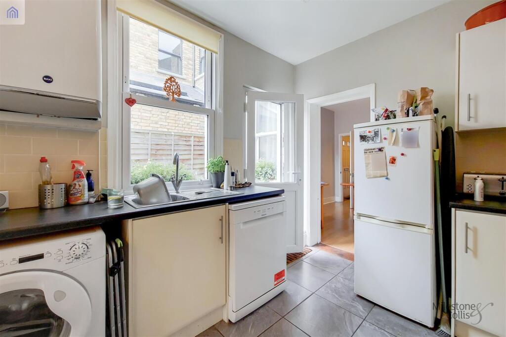 5_Kitchen-0.jpg