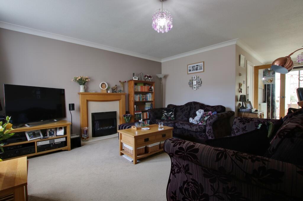 LOUNGE AREA