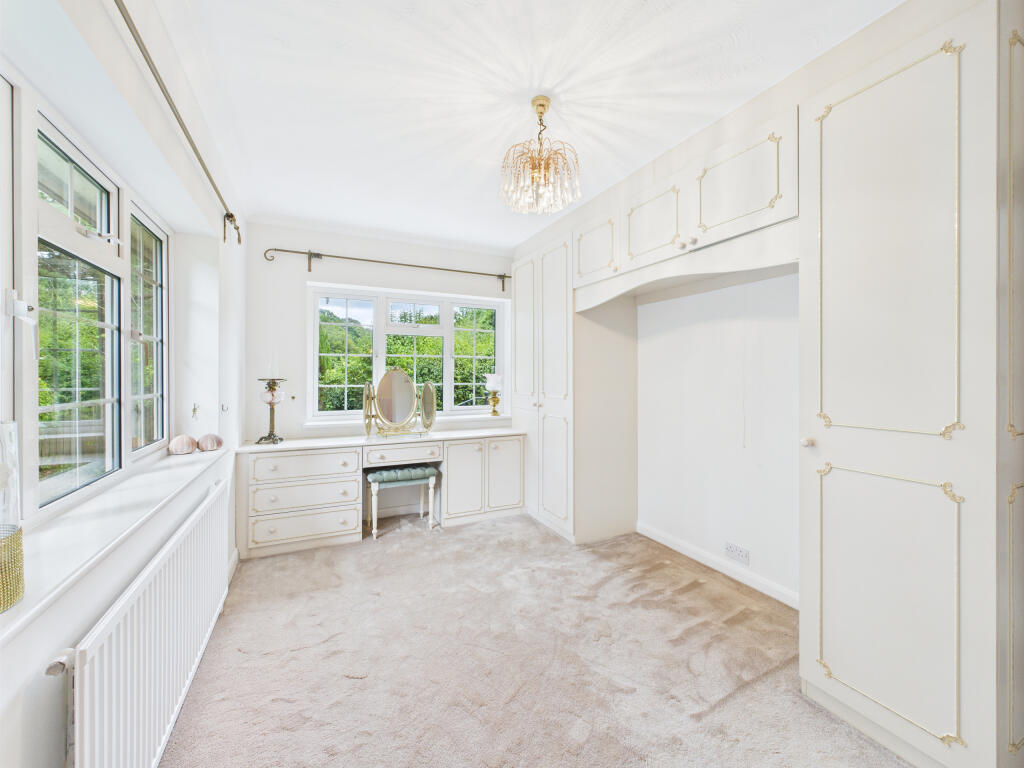 CAM02909G0-PR0466-STILL028