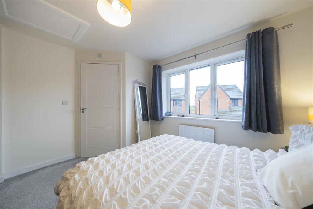 35 Dartmoor Close-011.JPG