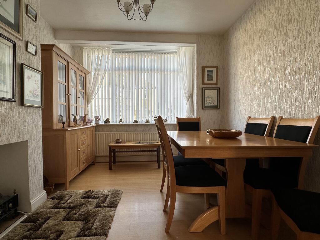 Dining 1.JPG