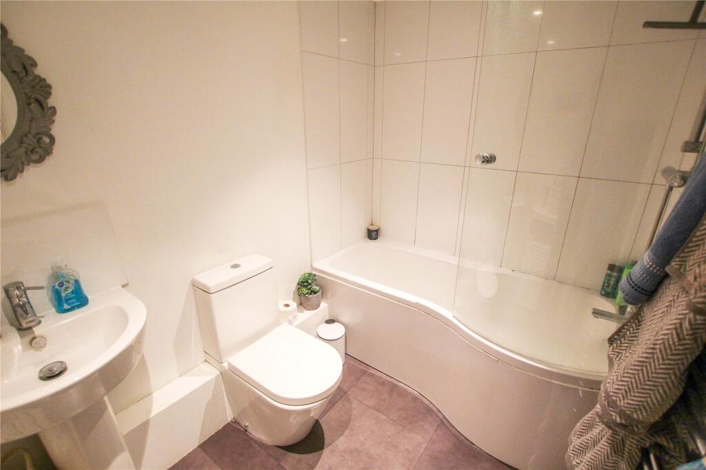 Family Bathroom.