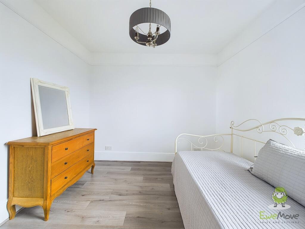 CAM01543G0-PR0103-STILL028