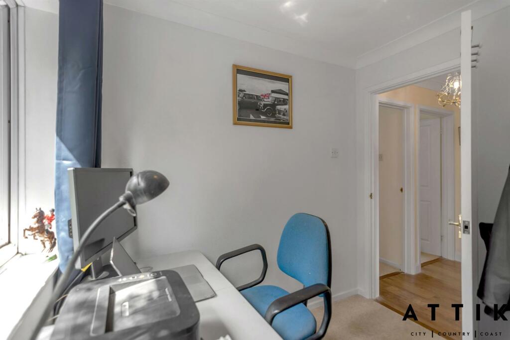 10 Valley Close, Holton IP19 8NF (10).jpg