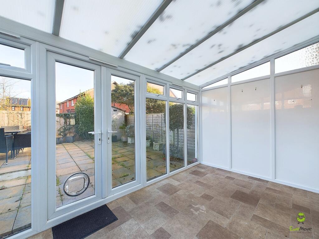 CAM03418G0-PR0180-STILL006