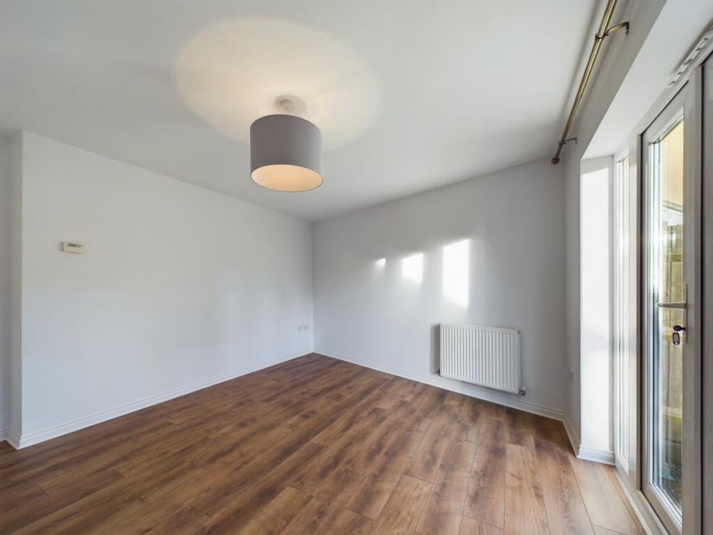 CAM01740G0-PR0334-STILL009