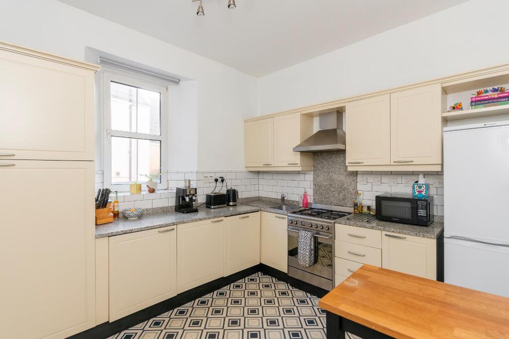 0T4CDHS - Kitchen C.jpg