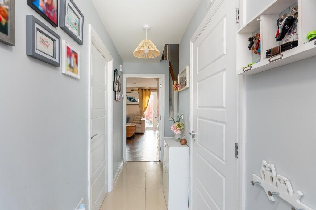 0M8RFP - Hallway B.jpg