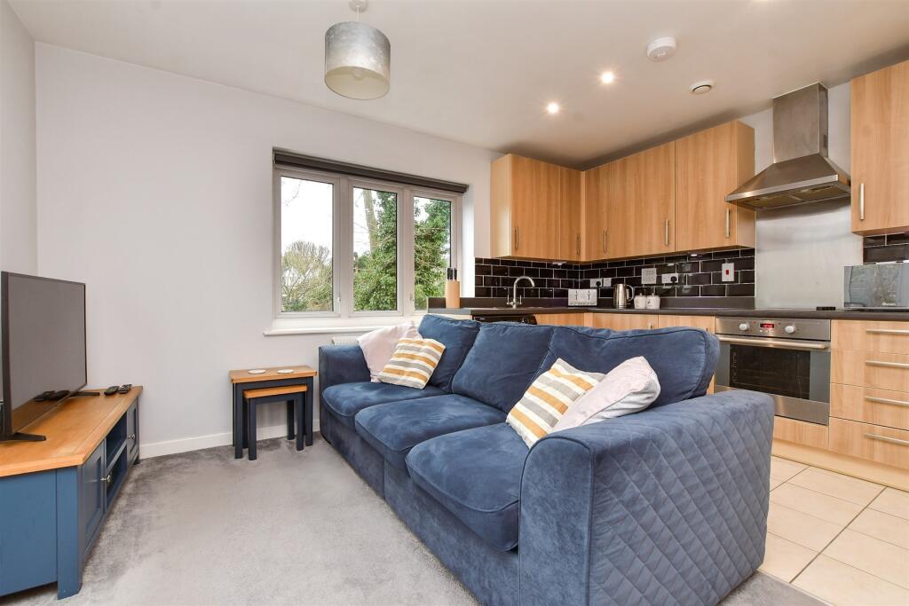Lounge/Kitchen