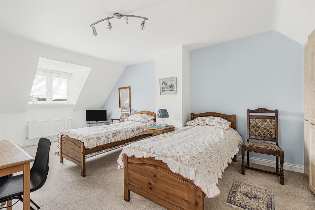 12 Senna Drive, Towcester (35).JPG