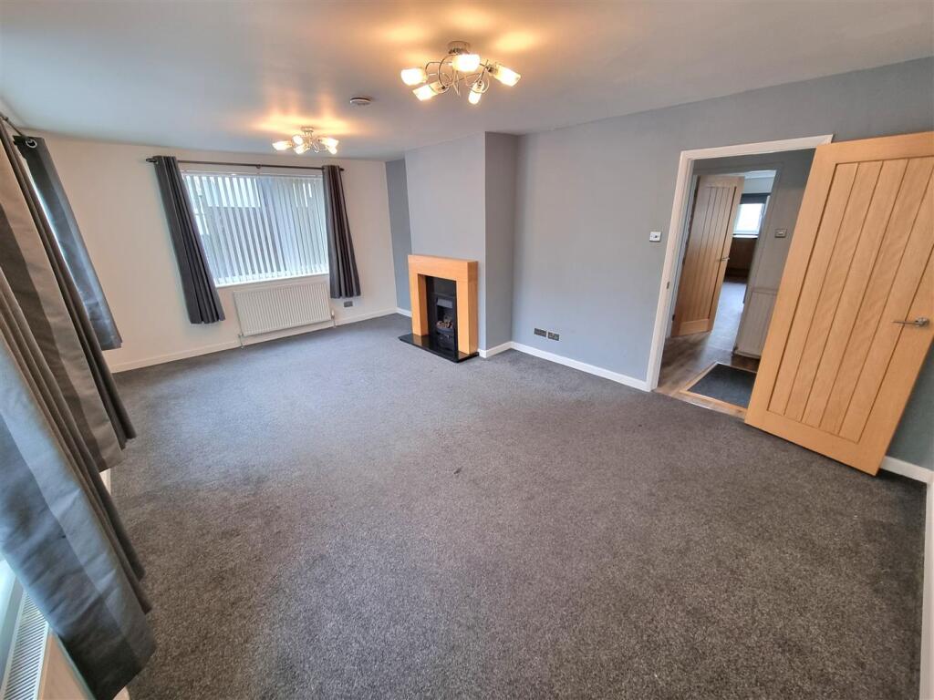 Sitting room 1.jpg