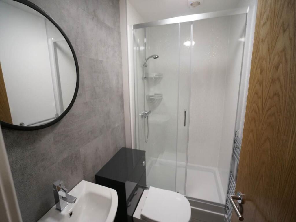 3FronHeulog_Bathroom_1.JPG