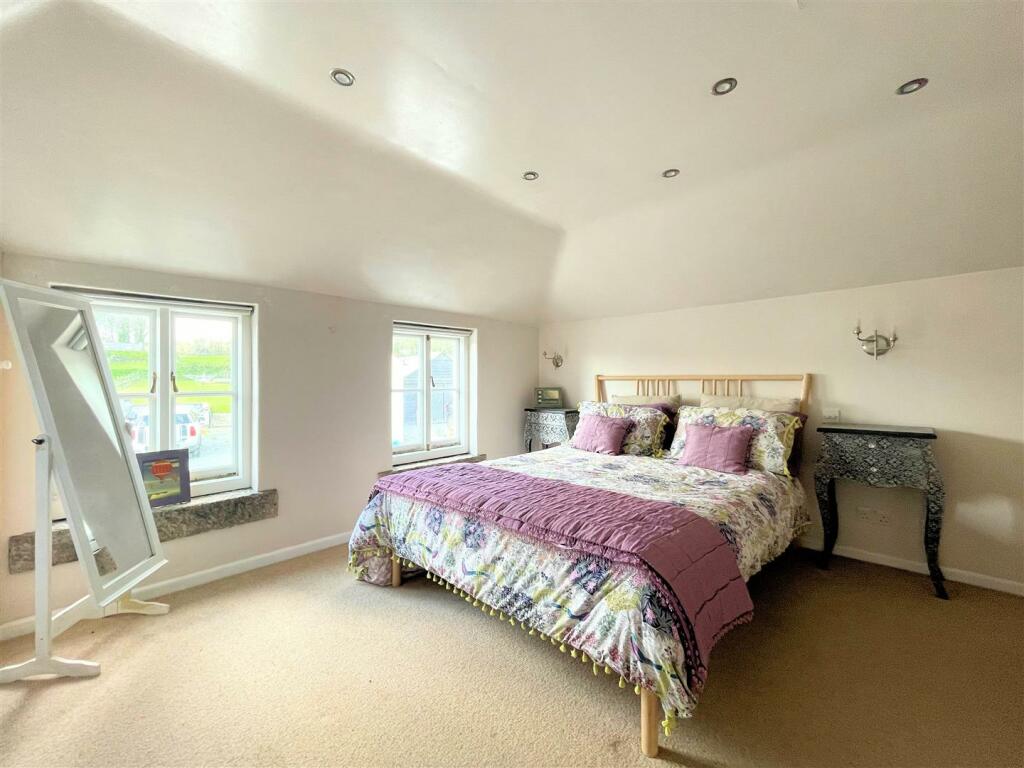 Master Bedroom 2.jpg