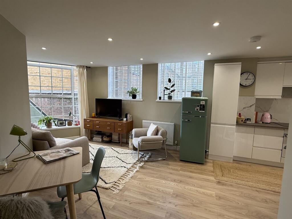 Melville Villas Road Acton