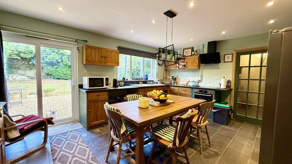 Kitchen/dining ro...