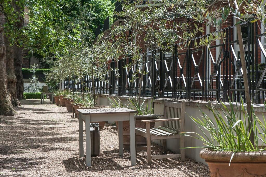 Bina Gardens-1 (Large).jpg