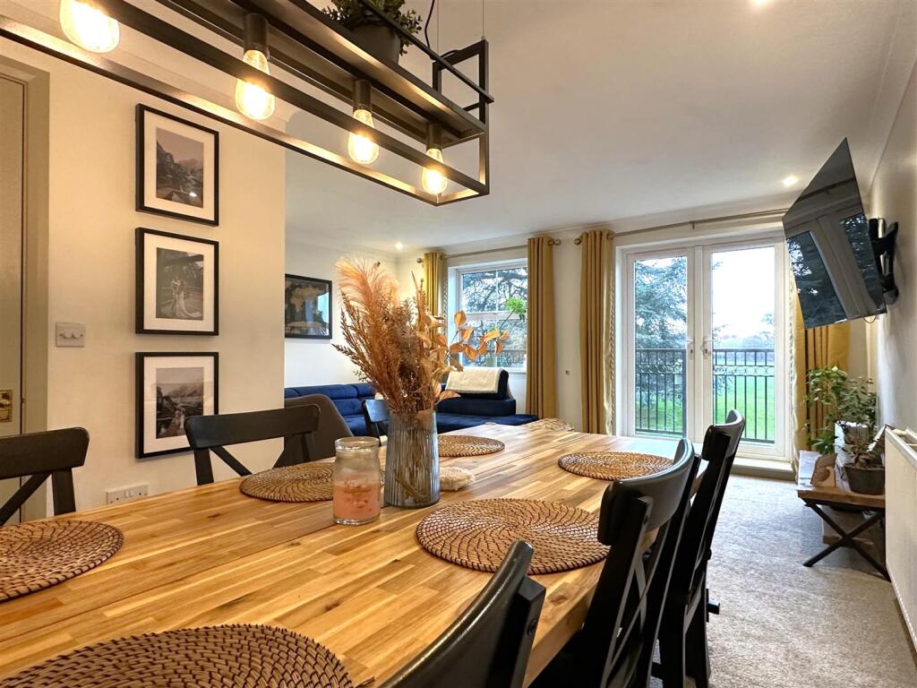 Open-Plan Dining Space 171