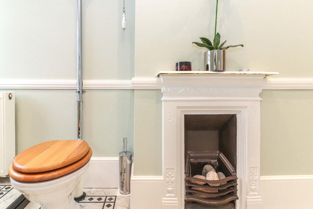Bath/shower room