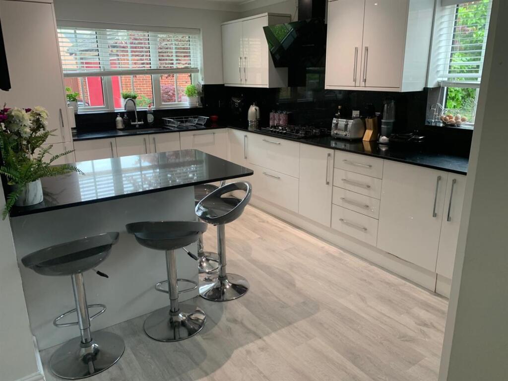 WhatsApp Image 2025-07-25 at 09.34.45 (4).jpeg