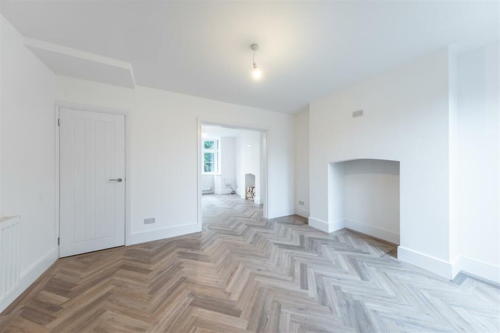 2 Coronation Terrace-007.jpg