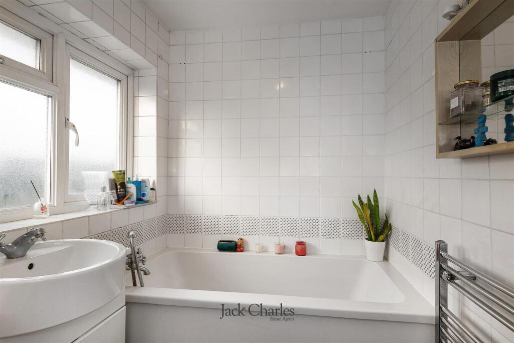 43 The Cherry Orchard, TN11 0HU 010.jpg