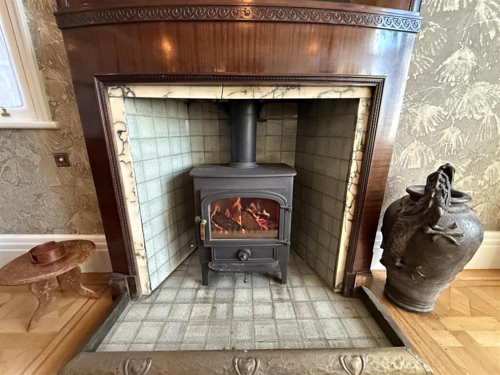 2nd recep fireplace.JPG