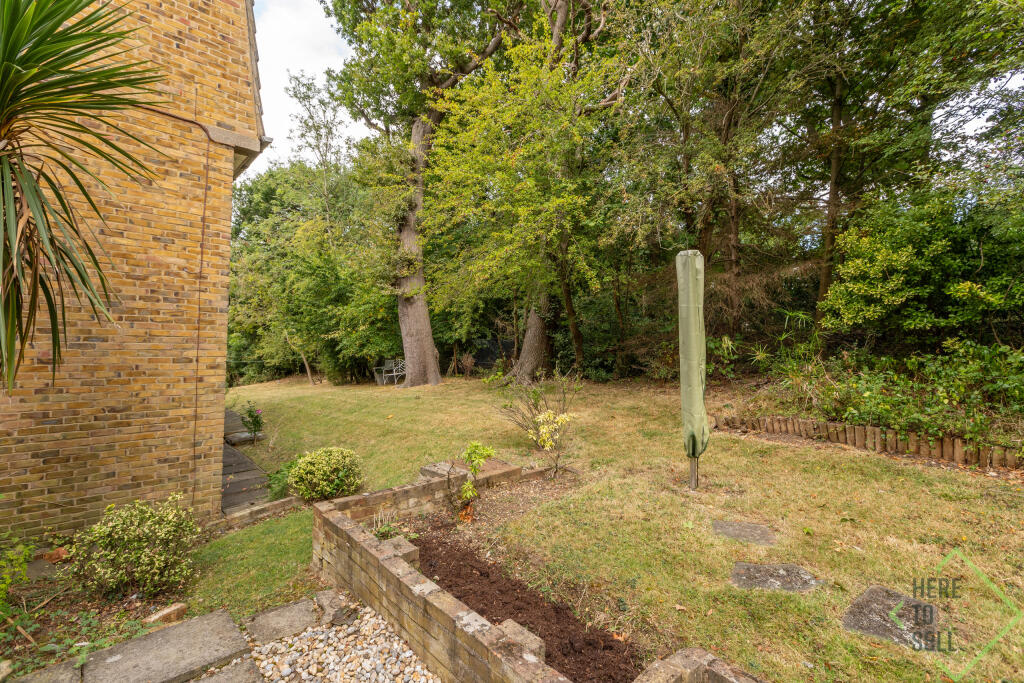 20 Crofton Way, Enfield, EN2 8HS-28