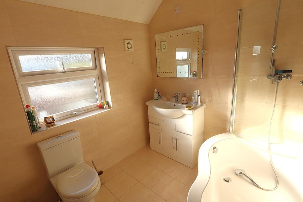1st Floor Bathroom