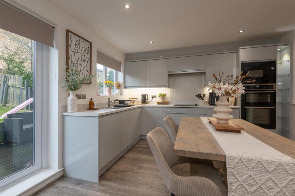 Lounge/Dining Kitchen