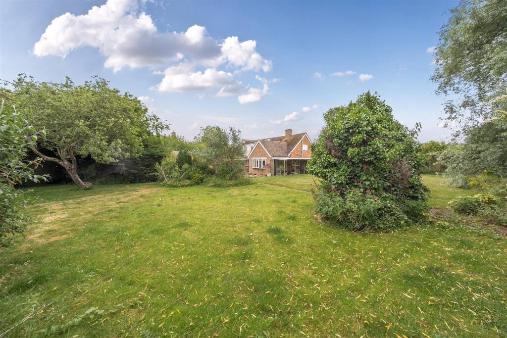 The Paddocks, Baker Street, Gayton (1).jpg
