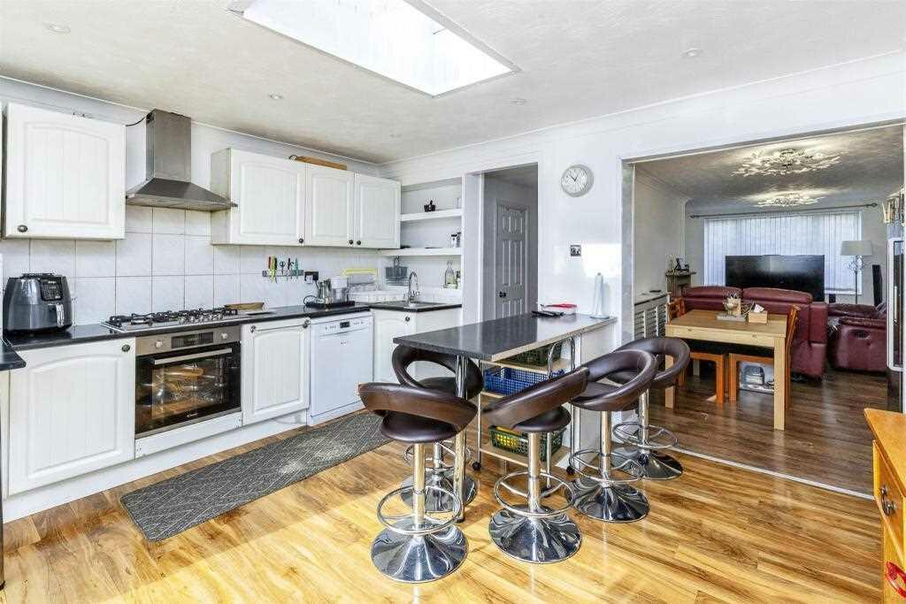 Fitted Kitchen /