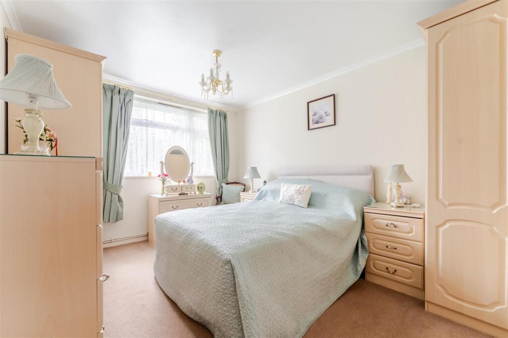 2 Tripps Corner, Yatton, BS49 4JW 24.jpg