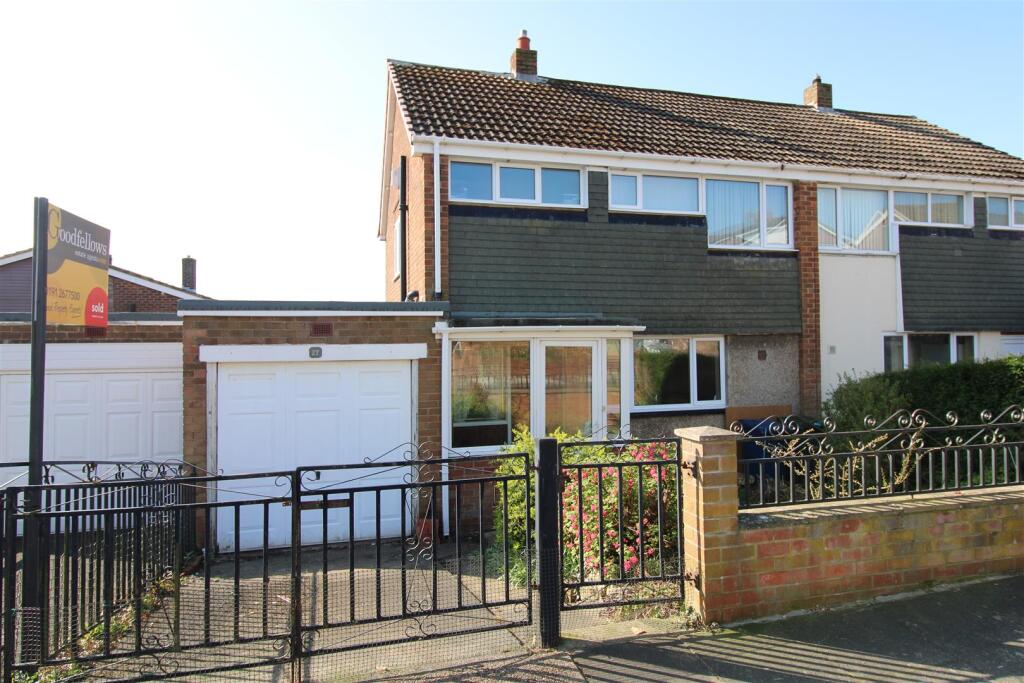 27 STUART GARDENS1.JPG