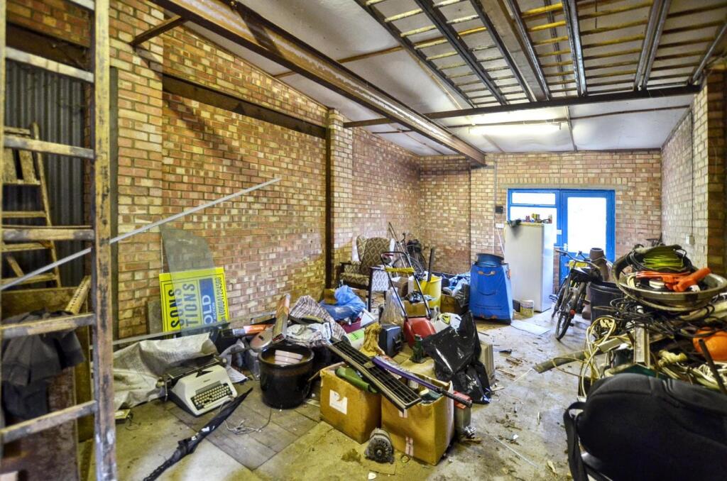 Garage/Workshop