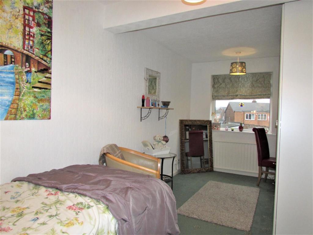 ThornAve12bed2.JPG