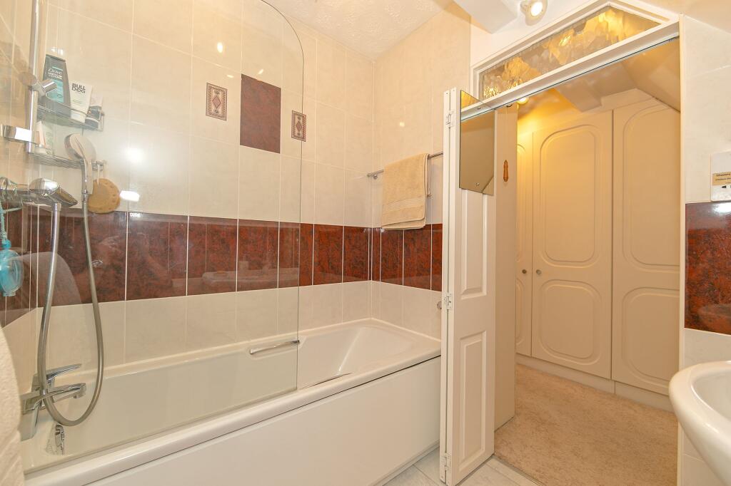 En-Suite Bathroom