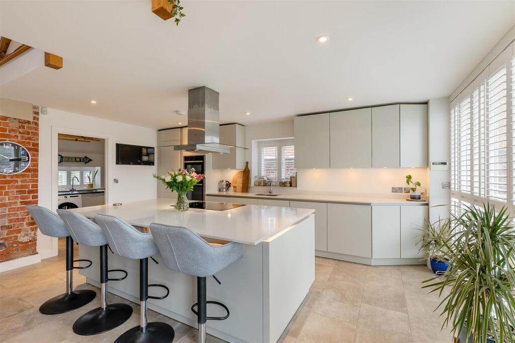 8639408-interior05.jpg