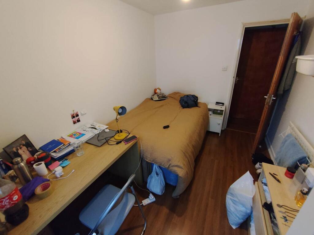 Bedroom 2 (2)