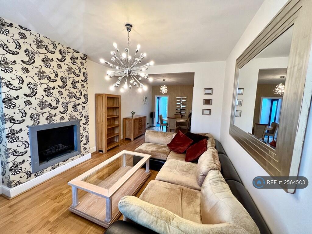 Living Room/ Dining Room 