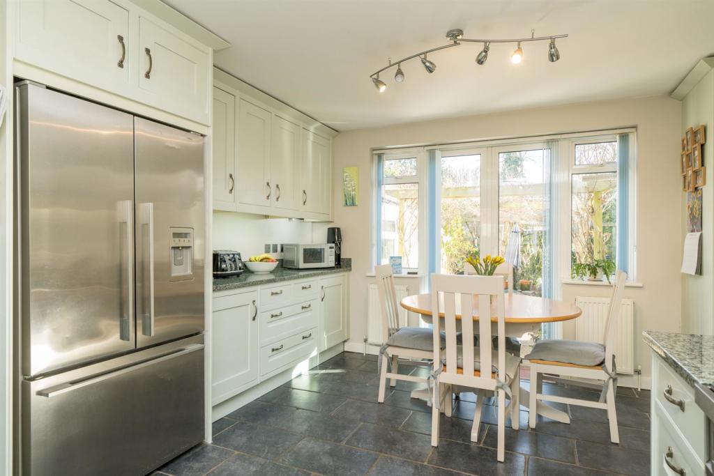30-Gainsborough-Ave-1016.jpg