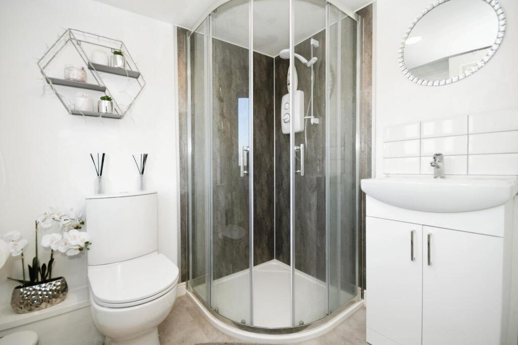 ENSUITE SHOWER ROOM