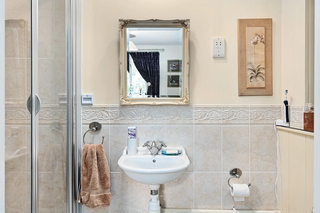 10 Jarretts Close...