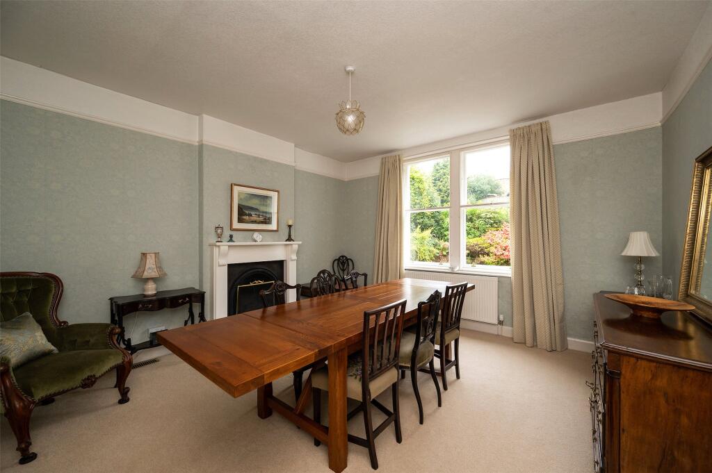 Dining/Bedroom 4