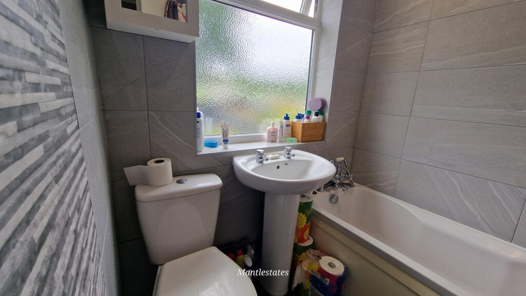 FAMILY BATHROOM