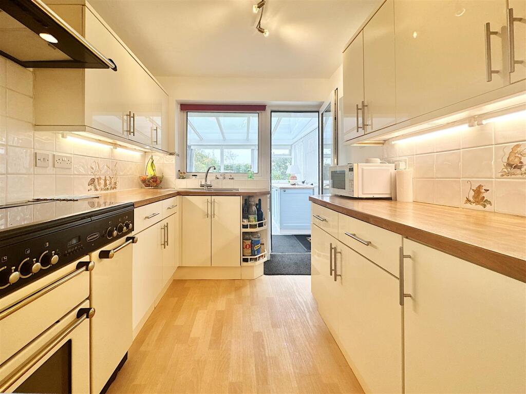 Kitchen Towards Conservatory.JPG