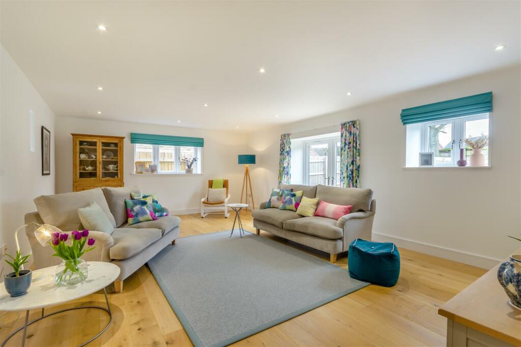 8583926-interior01.jpg