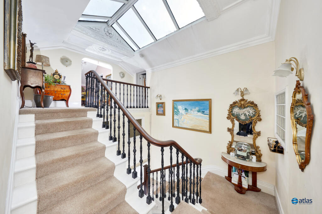 Entrance/Stairway