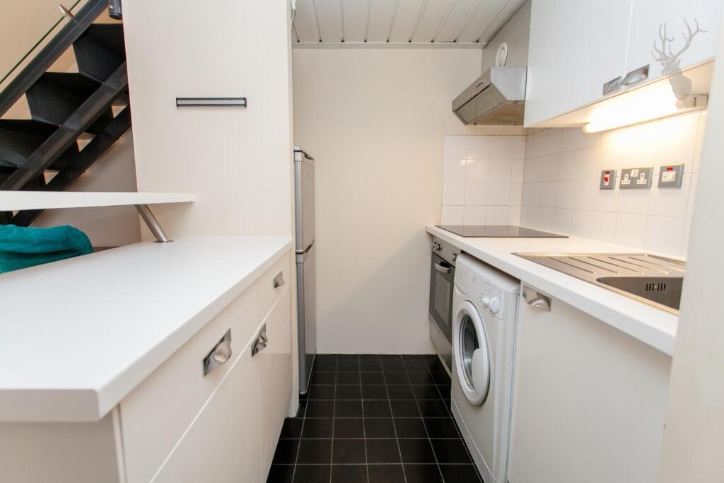 Manhattan Building (7).jpg