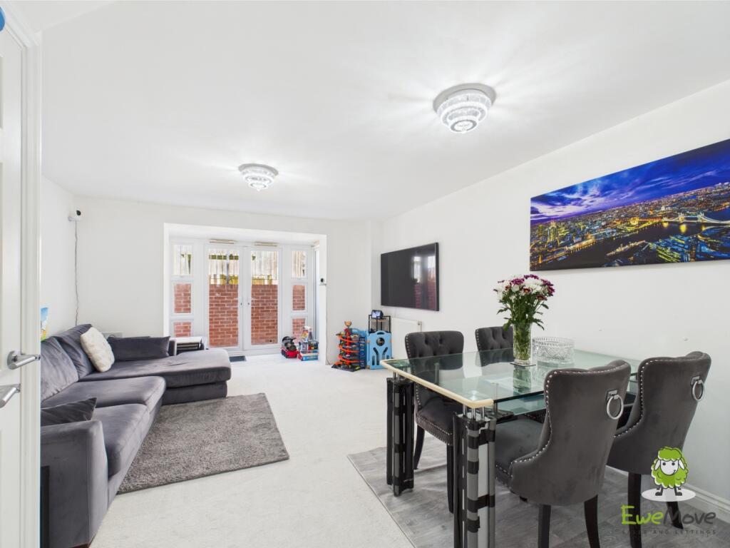 EweMove Estate Agents Basingstoke - Sinclair Drive