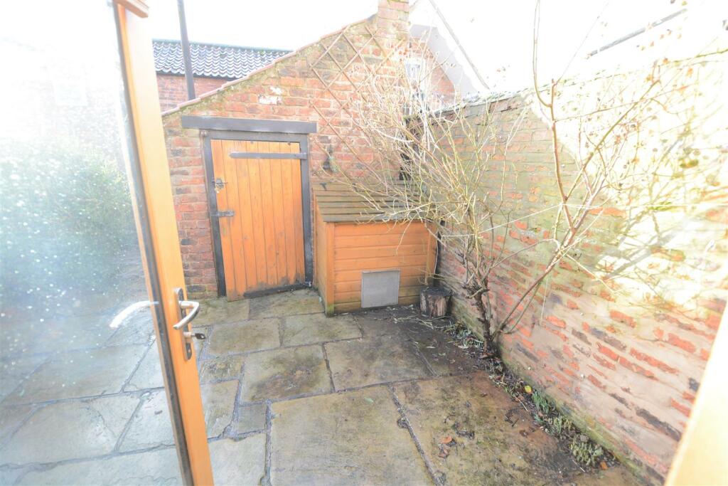 Water Row Courtyard.JPG